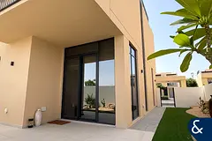 Single Row | End Unit | Vacant on Transfer