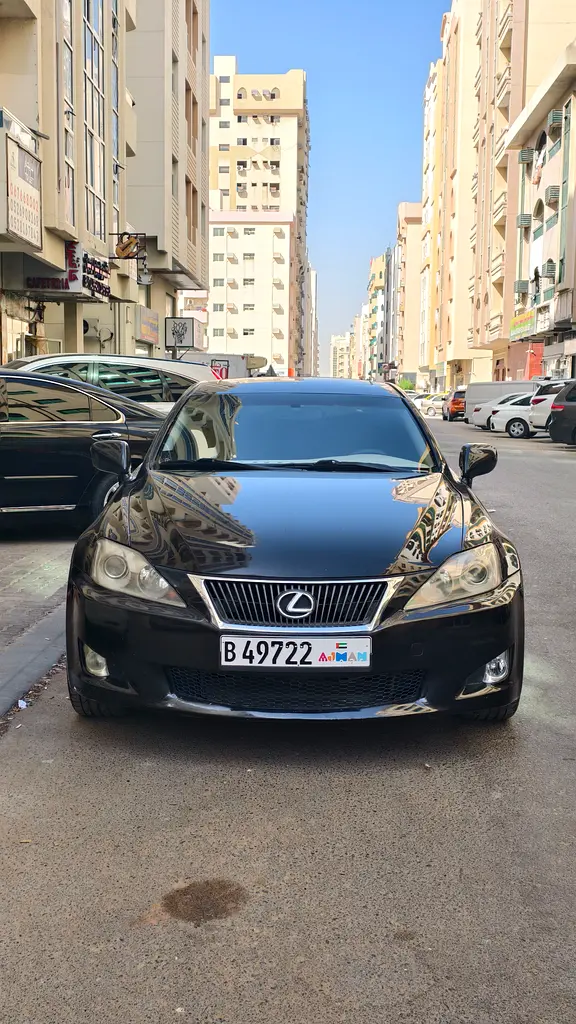 Lexus IS-Series 2009 — photo 1 of 11