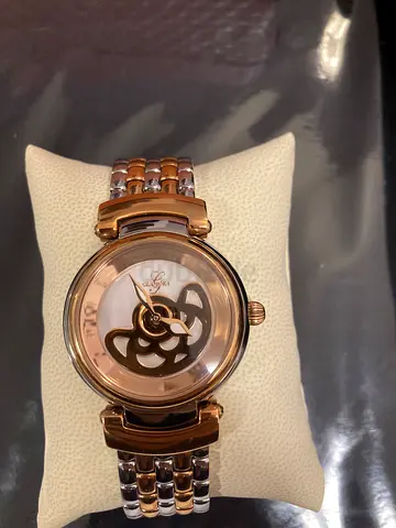 Glamora watch