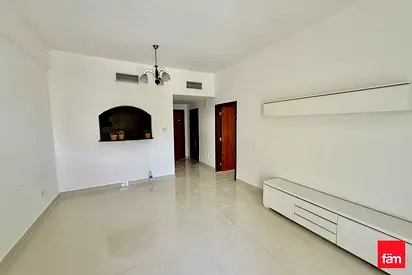 Vacant & Spacious 1BR | Balcony | Prime Living