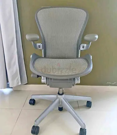 Herman Miller Areon Ergonomic chair size B size and C full loaded available for selling