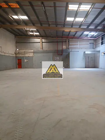 مستودع لمشروع استثمار / مساحه كبيره / سعر مميز جدااااااااا/ مناسبة للمصانع والأنشطة / قدرة كهربائية عالية تناسب خطوط الإنتاج