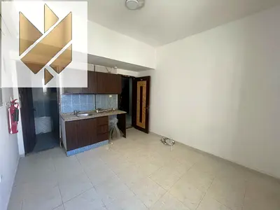 استوديو بمويلح بسعر مميز مع صيانة مجانية وتكييف سبليت موفر للكهرباء قريب من المدارس ومحطة الباص حتى 6 دفعات