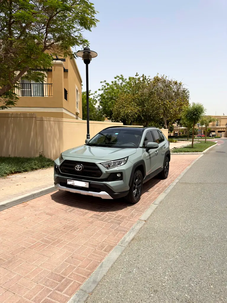 Toyota Rav 4 2025 — photo 1 of 17