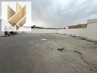 حوطة صناعية واسعة في الصجعة – 10,000 قدم مع مكتب وخدمات وجاهزة للتشغيل