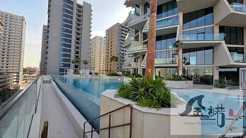 Stunning Unit/Large Layout/Prime Location