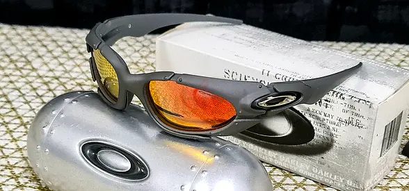 Oakley ® PLATE Matte Sliver Frame w/ Polarized Ruby Iridium Lens