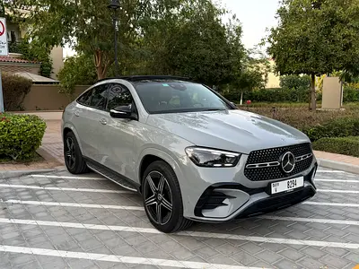 Almost brand new -GCC - Warranty - low km- Amazing Color