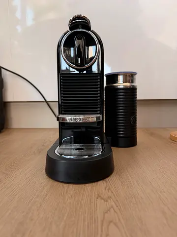 Nespresso Capsule Coffee Machine (Citiz  Milk) with Milk Frother