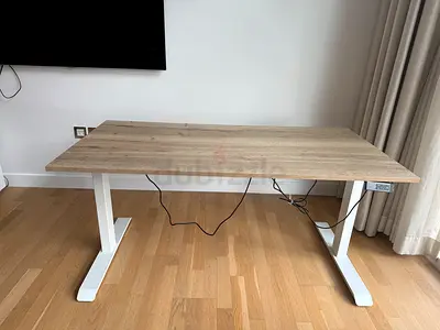 Electric Sit / Stand Desk 140×70 cm – Memory Control + USB – Excellent Condition