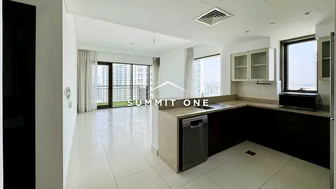 Canal & Pool View | Kitchen Appliances | Bright Dual Aspect Layout