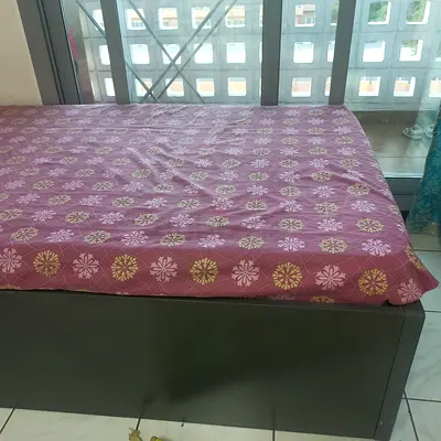 Single bed with mattress 100