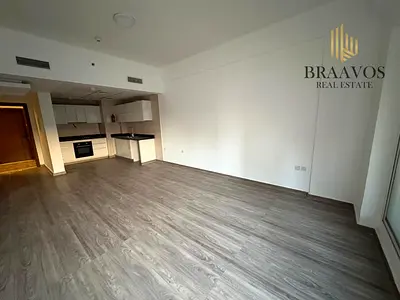 HUGE LAYOUT | VACANT | NEAR MALL