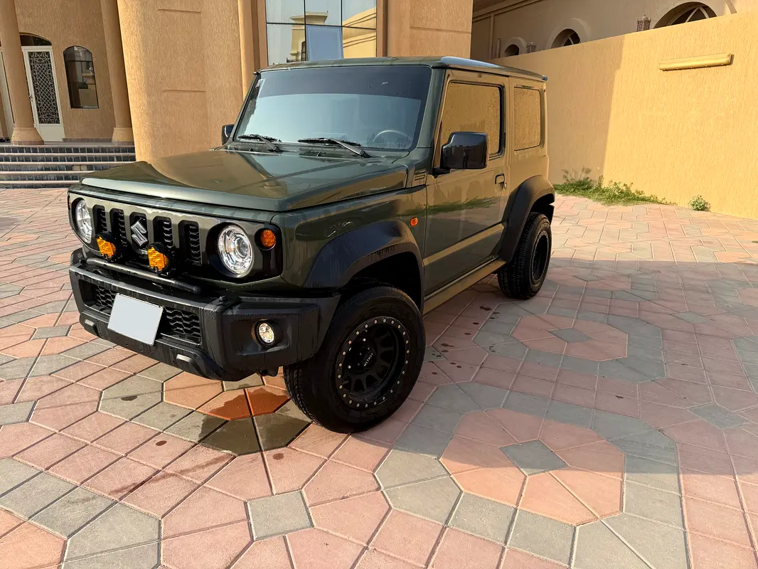 Suzuki Jimny 2025 — photo 1 of 11