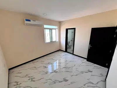 اجمل الشقق وأقل الأسعار للإيجار السنوي في الزاهية عجمان، شقة غرفة وصالة بمساحة واسعة داخل بناية جديدة بتشطيبات ممتازة، في موقع حيوي وخدمي