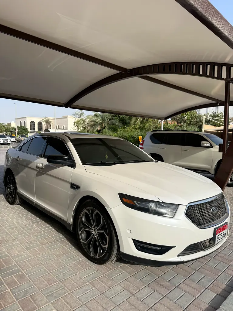 Ford Taurus 2015 — photo 1 of 7