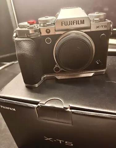 Fujifilm X-T5 with lens and smallrig accessories
