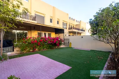 Fully Upgraded 4 bedroom Townhouse for Rent Al Hamra - Golf/Lake view