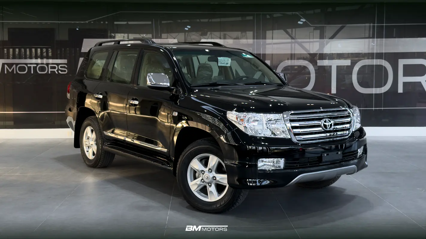Toyota Land Cruiser 2010 — photo 1 of 14