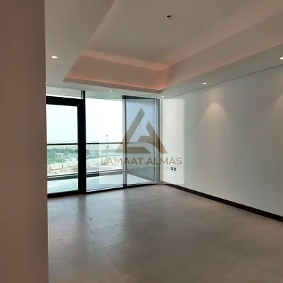 Bright & Roomy Unit | Lit Location l Move in Today