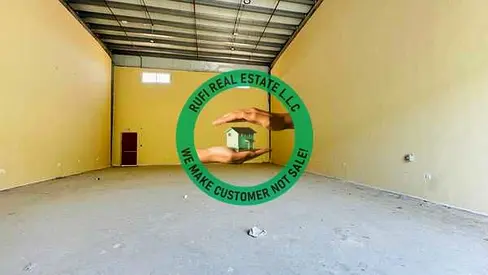 **🏭 جاهز للسكن // مستودع بمساحة 3,015 قدم مربع للإيجار في منطقة الإمارات الصناعية الحديثة، أم القيوين 🏭**