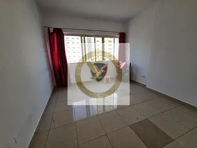 اطلالة بحرية ببلكونة لاجمل ثلاث غرف وصالة مع تكييف وجيم ومسبح مجانا علي كورنيش المجاز مقابل مسرح المجاز في افخم ابراج الشارقة شامل كل الخادمات
