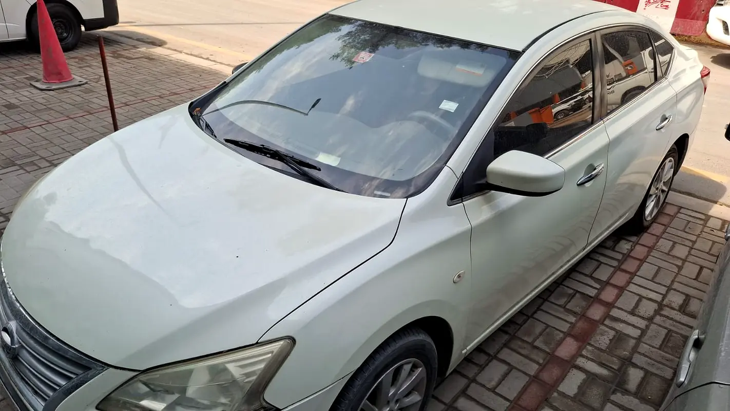 Nissan Sentra 2015 — photo 1 of 3