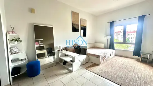 READY TO MOVE | FULLY FURNISHED | BRIGHT UNIT