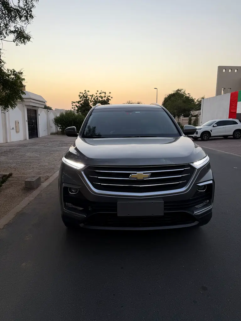 Chevrolet Captiva 2022 — photo 1 of 6