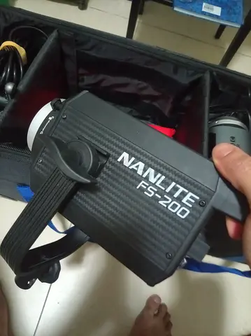Nanlite fs200 light great condition