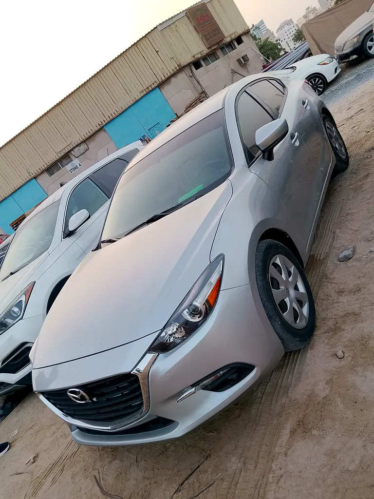 Mazda 3 2017 — photo 1 of 14