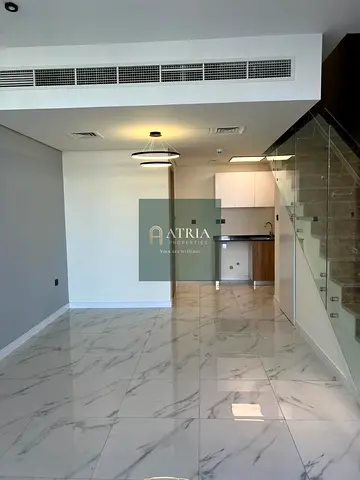 فيلا حديثة بغرفة نوم واحدة | تصميم دوبلكس | إطلالات على الفناء والشارع | تراس الشرفة