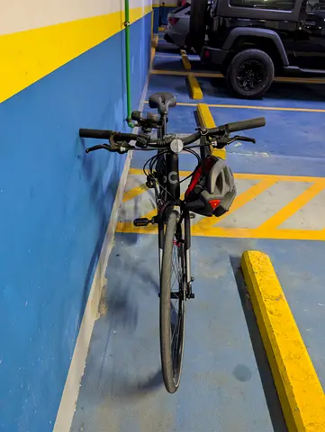 City/Hybrid Bike — Light, Commuter Ready (with helmet)