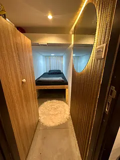 LUXURY PARTITION FOR SOLO  COUPLES IN BUSINESS BAY