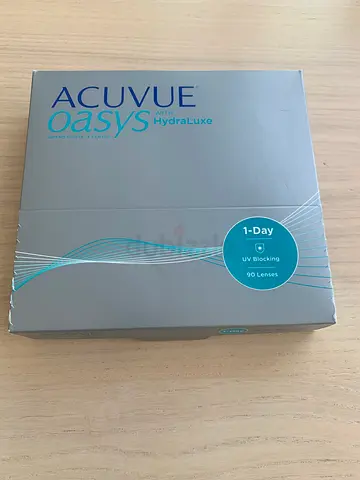 Acuvue Oasys 1-Day with HydraLuxe Contact Lenses -4.75 / 90 pack