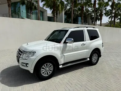 2015 Mitsubishi Pajero 3.5 Mid-Line SWB GCC Specification Service History No Accidents Original Keys