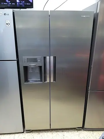 Samsung latest model side by side refrigerator with water depanser and ice maker freestanding