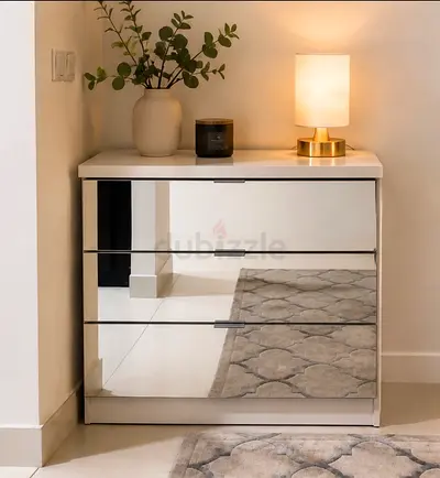 Mirrored Chest of Drawers – Pair AED 500