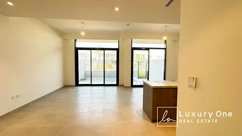 Corner Unit | Single Row | Garden View