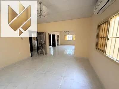 فيلا طابقين | ثلاث غرف نوم رئيسيه | 2 مجلس | خزائن بالحائط | مساحه واسعه | باركينج مغطي