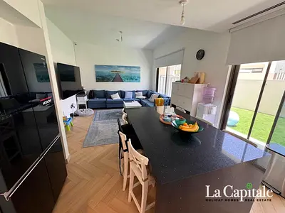 CORNER VILLA | UPGRADED | WELL-MAINTAINED