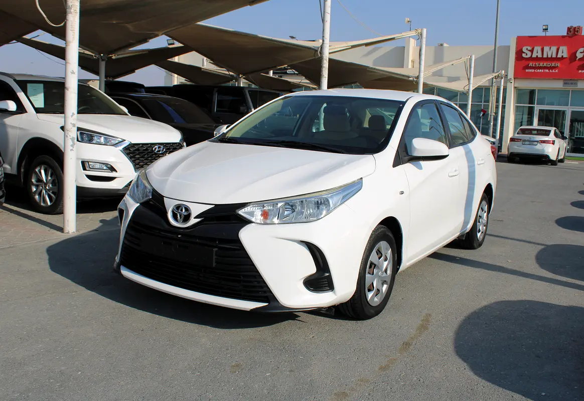 Toyota Yaris 2021 — photo 1 of 12