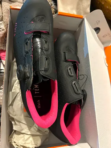 Cycling shoes