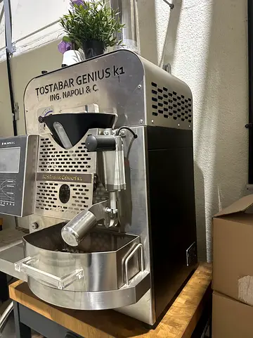 Coffee roasting machine