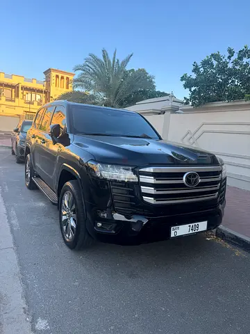 Toyota Land Cruiser 2024 GCC GXR Top option under warranty and service history from ALFUTTAIM