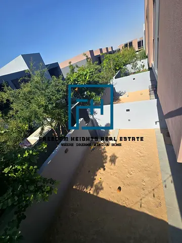 تاون هاوس أنيق من 3 غرف نوم | جميع غرف النوم الرئيسية | التملك الحر | سارو – مسار