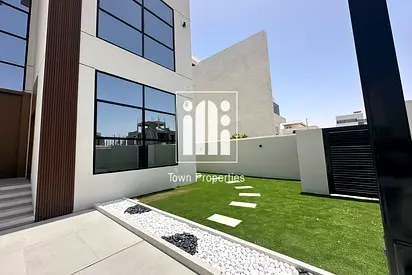 تصميم مودرن وفاخر | فيلا 5 غرف + غرفة خادمة | تشطيبات وجودة ممتازة |