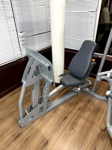 Life fitness G4 with leg press