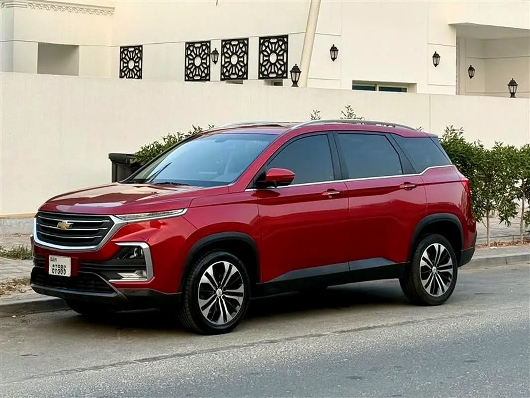 Chevrolet Captiva 2022 — photo 1 of 8