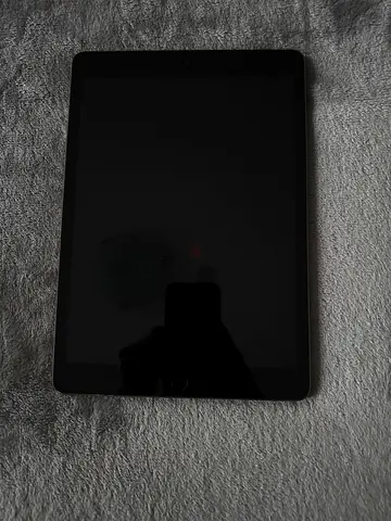iPad (Apple) - Good Condition, Wi‑Fi, 9.7 - Ready to Use